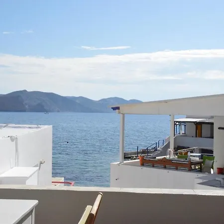 Дом отдыха Thalassophile Eco House Plaka (Milos)