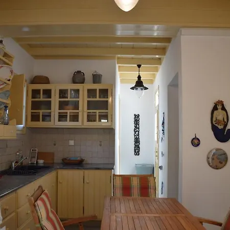 Дом отдыха Thalassophile Eco House Plaka (Milos)