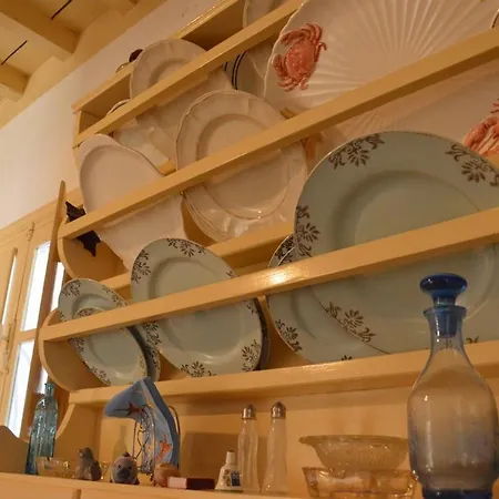 Дом отдыха Thalassophile Eco House Plaka (Milos)