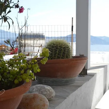 Thalassophile Eco House Plaka (Milos)
